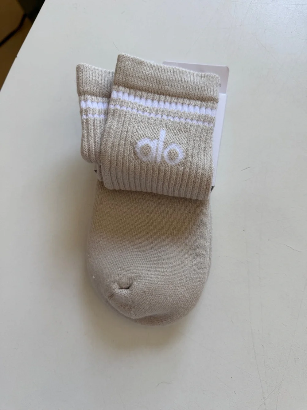 ALO *NWT* Unisex Half-Crew Throwback Sock - Medium
